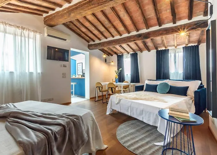 Mimosa- Loft Elegante Con Terrazza Nel Centro Di شقة سيينا